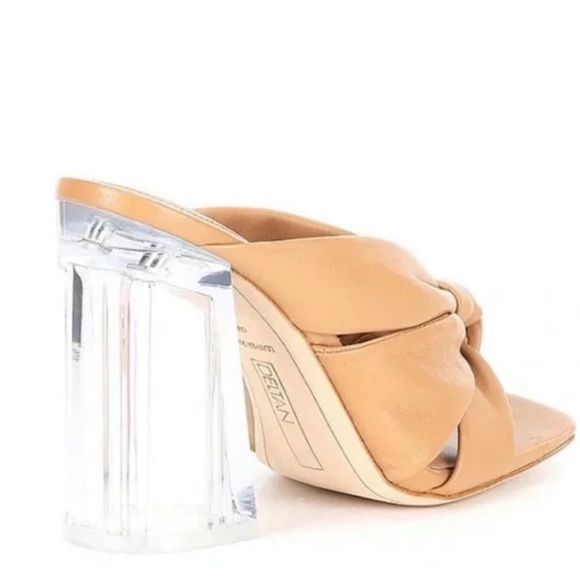 NWOB $110 Deltan
Kira Puffy Leather Square Toe Sandals (Bin 45) - Picture 2 of 5
